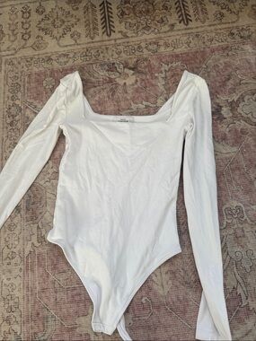 Aritzia Babaton Contour White Long Sleeve Square Neck Bodysuit